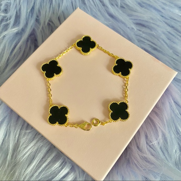 Four Leaf Clover Bracelet in Gold Finish - Picture 6 of 7